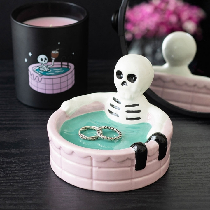 Skulls & Skeletons
