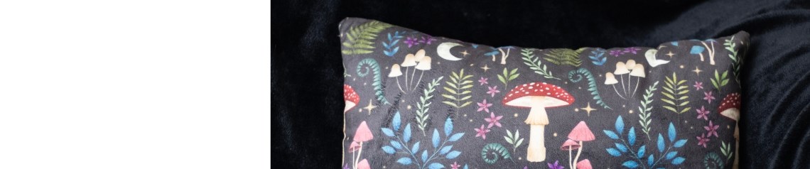 Wholesale home decor accessories including cushions, ornaments, wall art, hanging decorations, and doormats. Trend-led designs with no minimum order for global delivery.