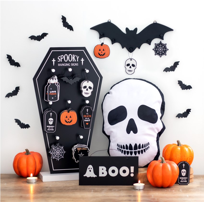 Spooky Hanging Signs