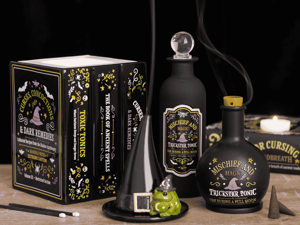 Una selección de regalos y artículos para el hogar al por mayor de Something Different Wholesale