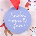 Presentpåse med trycket ”Snow Much Fun”
