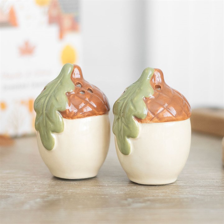 Salt- och pepparkar i form av ekollon