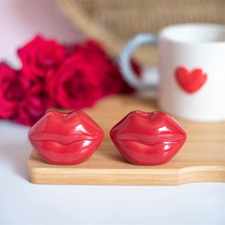 Salero y pimentero con forma de labios
