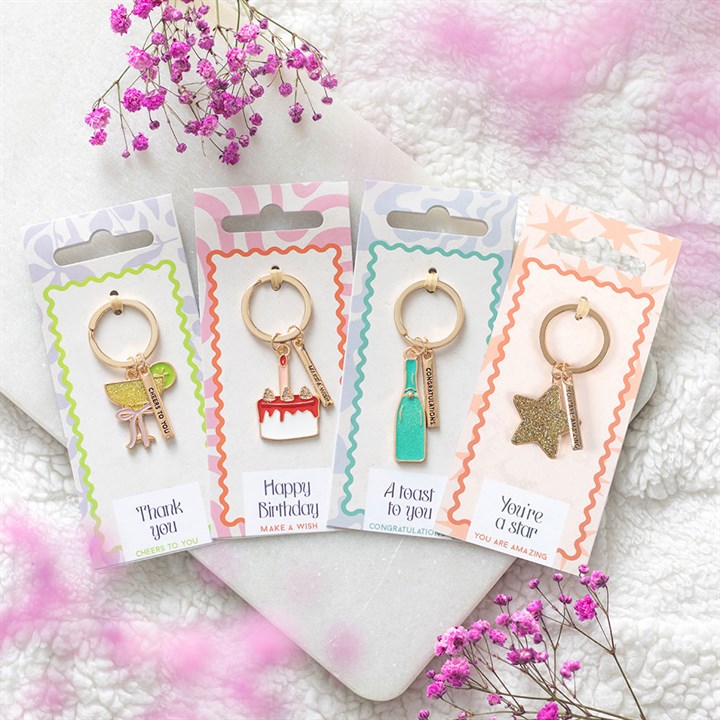 Esillä oleva 24 kappaleen juhla-avaimenperäsarja