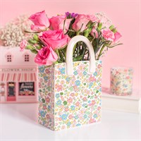 El jarrón con forma de bolso de The Floral Edit