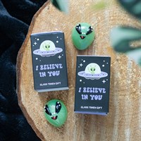 Zestaw 24 szklanych figurek kosmitów w opakowaniu ekspozycyjnym