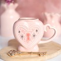 Tazza con medaglione a forma di cuore e bastoncino per mescolare a forma di chiave