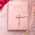 Agenda A5 in ecopelle rosa con chiusura a lucchetto